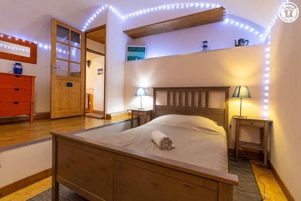 2 chambres, fer et planche à repasser, Wi-Fi gratuit, draps fournis