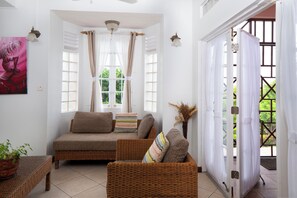 Smart TV - Beach Cove Apartment (Gros-Islet)