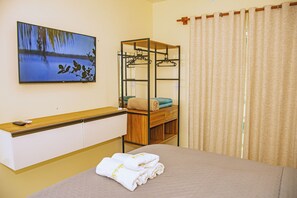 Comfort Single Room, Balcony, Courtyard View | In-room dining - SUITES E FLATS BRILHO DO SOL (Maraú)