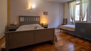 3 عدّة غرف نوم ومكواة/لوح كي وواي فاي مجانًا وملاءات أسرّة