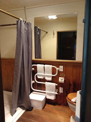 Doccia, asciugacapelli, asciugamani, sapone