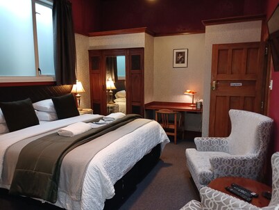 Family pet friendly bnb in Reefton West Coast.