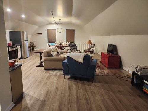 Brand new studio apartment with queen bed, queen pull out, WIFI and AC .