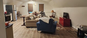 Brand new studio apartment with queen bed, queen pull out, WIFI and AC .