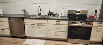 Brand new studio apartment with queen bed, queen pull out, WIFI and AC .