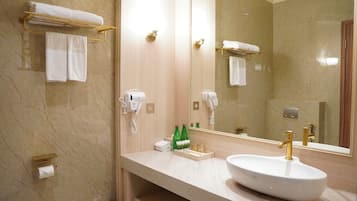 Luxury-Suite, Stadtblick | Badezimmer