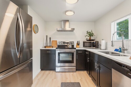 KING Bed-Super Quiet Neighborhood-Office-Hospital & Hanford