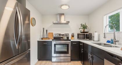 KING Bed-Super Quiet Neighborhood-Office-Hospital & Hanford