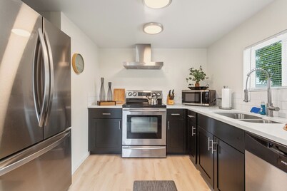 KING Bed-Super Quiet Neighborhood-Office-Hospital & Hanford