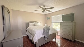 3 habitaciones, tabla de planchar con plancha, wifi y ropa de cama 