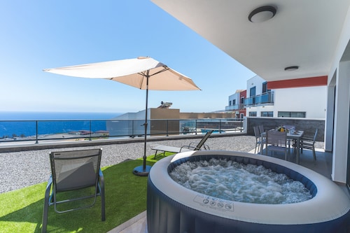 Blue Outlook Retreat by Atlantic Holiday