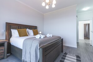3 bedrooms, iron/ironing board, travel cot, free WiFi - Blue Outlook Retreat by Atlantic Holiday (Água de Pena)