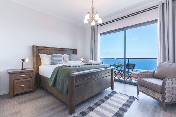 3 bedrooms, iron/ironing board, travel crib, free WiFi