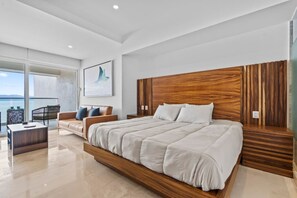 Escritorio, tabla de planchar con plancha y wifi 