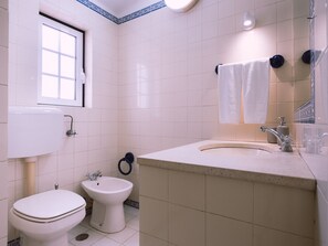 Shower, towels