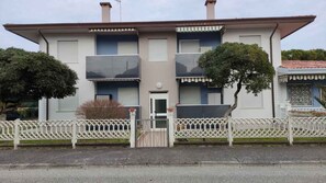 Exterior - Holiday apartment mit Klimaanlage und Balkon (San Michele al Tagliamento)