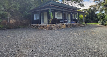 Ruru Retreat - peaceful oasis set off the road, pet friendly!