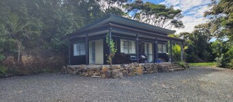 Ruru Retreat - peaceful oasis set off the road, pet friendly!