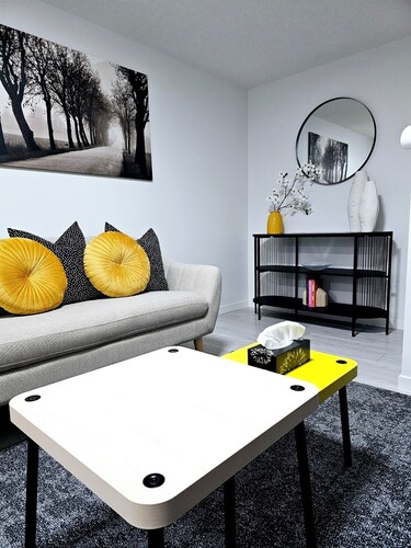 The Luxury Retreat, Calgary
Central location, family oriented, feel at home!