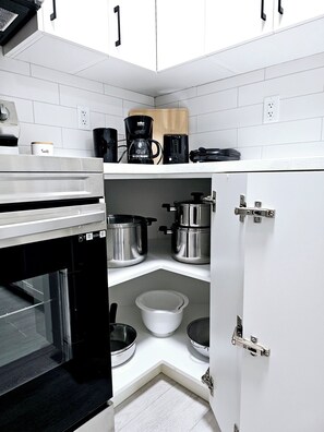 Micro-ondes, four, plaque de cuisson, lave-vaisselle