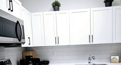 The Luxury Retreat, Calgary
Central location, family oriented, feel at home!