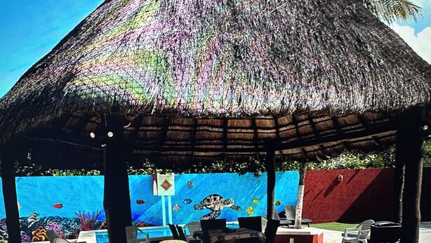 A thatched-roof gazebo with seating and a view of the ocean. - “Serene Courtyard Stay – Follow the Path to the Sea” (Chelem)