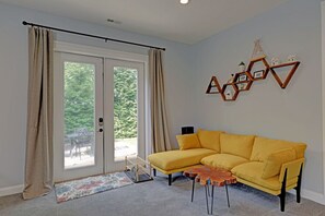 Smart TV, table tennis