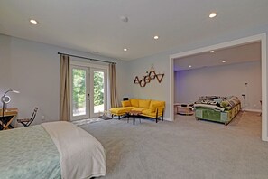 1 bedroom, desk, free WiFi, bed sheets