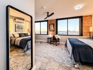 2 Schlafzimmer, Schreibtisch, Bügeleisen/Bügelbrett, Reisekinderbett