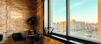 Private North Penthouse w/Arcade Games,Tanning&Redlight Beds