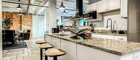 Mikrowelle, Ofen, Herdplatte, Geschirrspüler