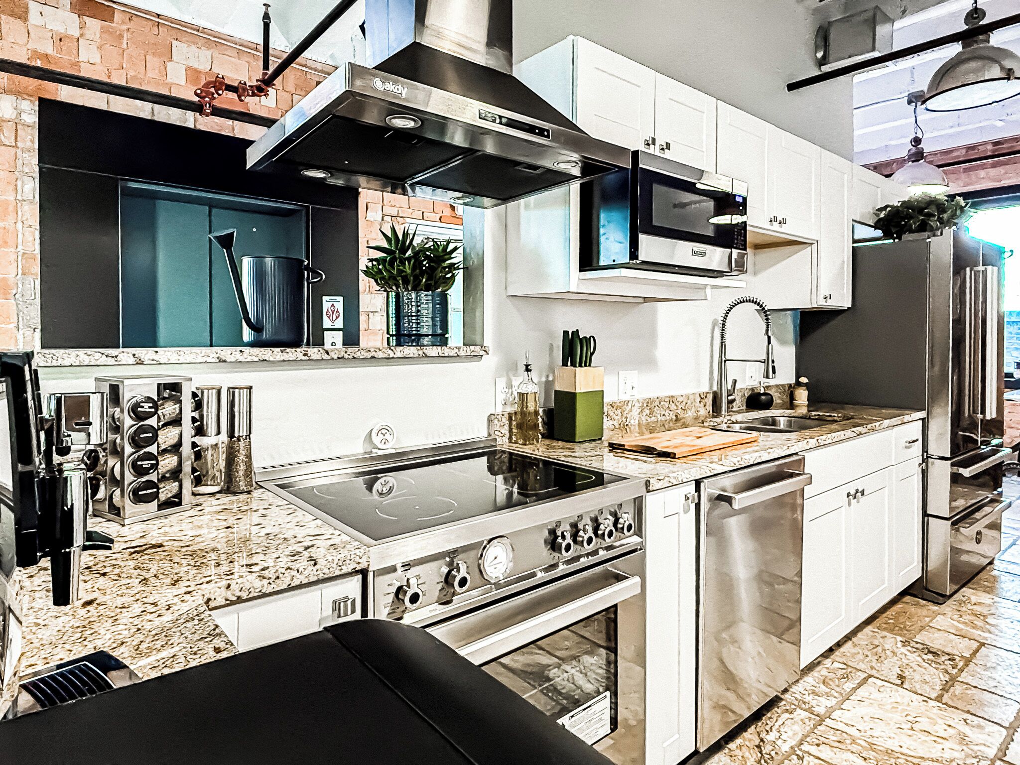 電子レンジ、オーブン、コンロ、食器洗い機