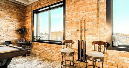 Private North Penthouse w/Arcade Games,Tanning&Redlight Beds