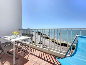 Outdoor dining - Le Sextant by Interhome (Tharon Plage)