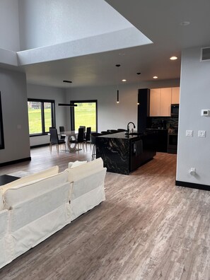 Interior - Spacious 5-bedroom golf course house, exit 17 10 minutes to Deadwood or Sturgis (Spearfish)