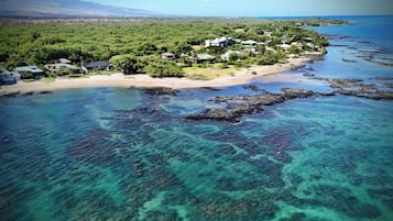 Beach nearby, sun-loungers, beach towels