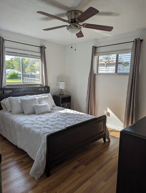 5 bedrooms, iron/ironing board, WiFi, bed sheets - We Need Space (Cocoa)