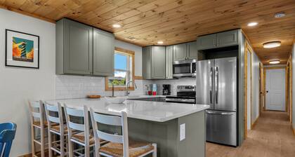 4BR Hatteras Retreat âą 5-Min Walk to Beach âą Pets OK