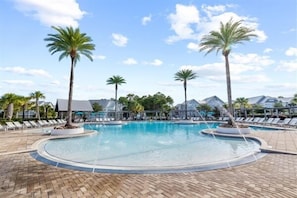 Opvarmet pool