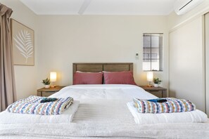 2 habitaciones, tabla de planchar con plancha, wifi y ropa de cama 