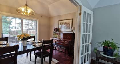 Family groups are welcome in the entire villa it is a cozy place near Walmart