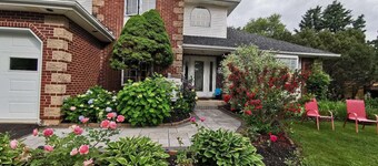 Family groups are welcome in the entire villa it is a cozy place near Walmart