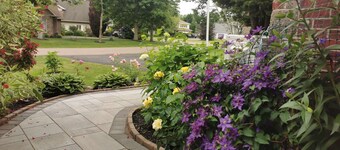 Family groups are welcome in the entire villa it is a cozy place near Walmart