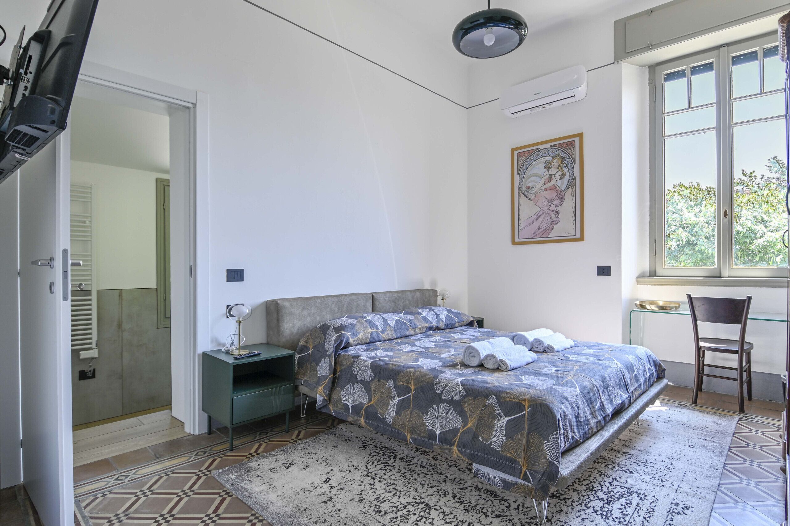 Free WiFi, bed sheets