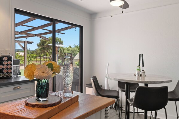 Dining - Peaceful Napa Getaway with Designer Finishes & Outdoor Oasis (St. Helena)