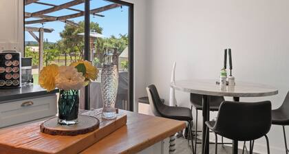 Peaceful Napa Getaway with Designer Finishes & Outdoor Oasis