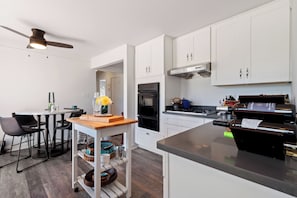 Microwave, oven, stovetop, dishwasher - Peaceful Napa Getaway with Designer Finishes & Outdoor Oasis (St. Helena)