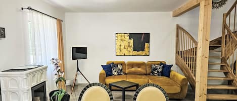 TV, fireplace