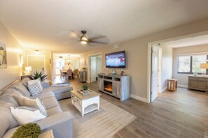 Smart TV - Walk to No-Drive Beach - 3BR Condo w Pools, Patio & Amenities (New Smyrna Beach)