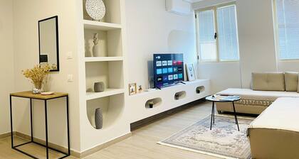 Nova - Charming 2-bedroom apartment in Divjakë with WiFi, AC, free parking.